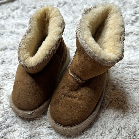 size 6 girls UGG Merino leather purely UGGs in good used condition - Picture 5 of 10
